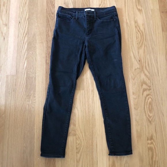 Levi’s Shaping Skinny Black Jean - Picture 1 of 4